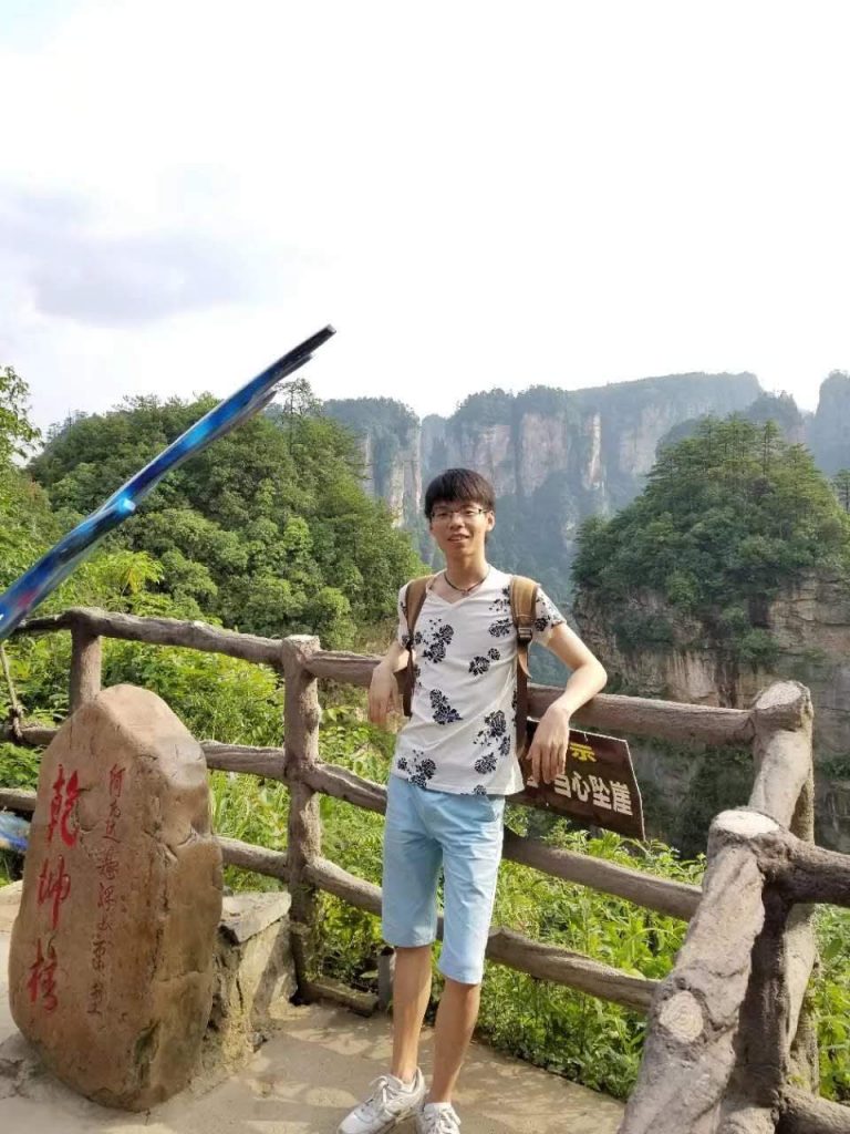 艾明成生活照